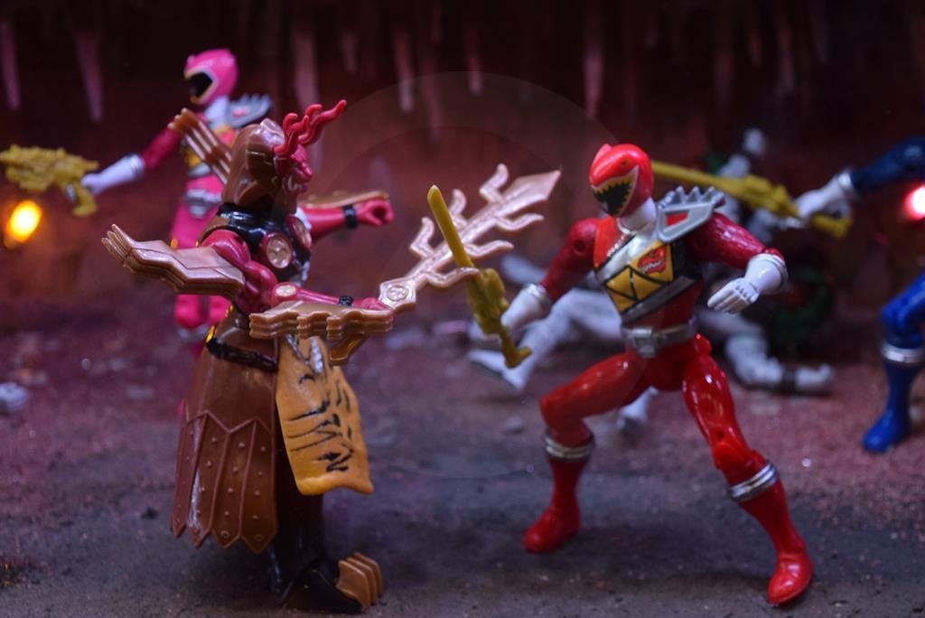 nycc2015-Power_Rangers_Dino_Charge1