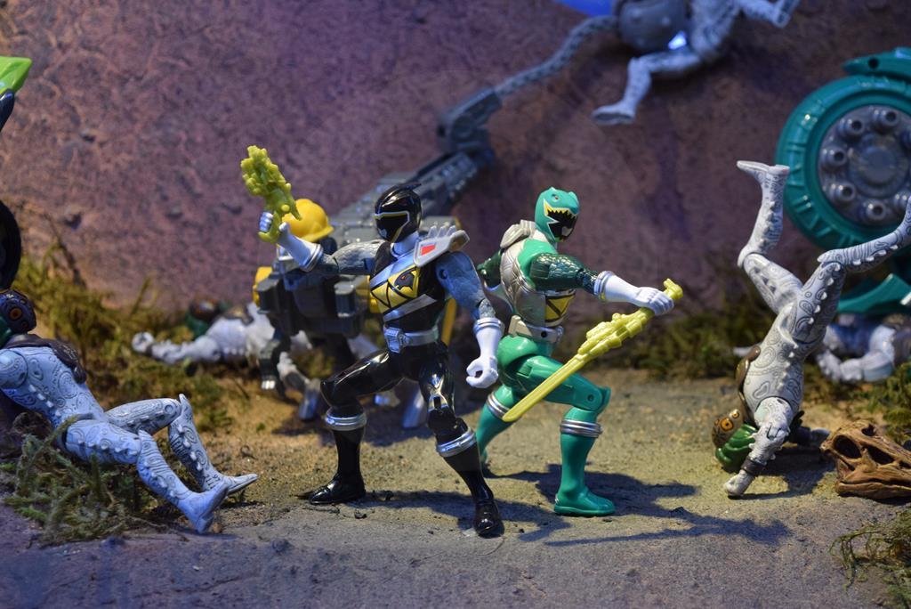 nycc2015-Power_Rangers_Dino_Charge14
