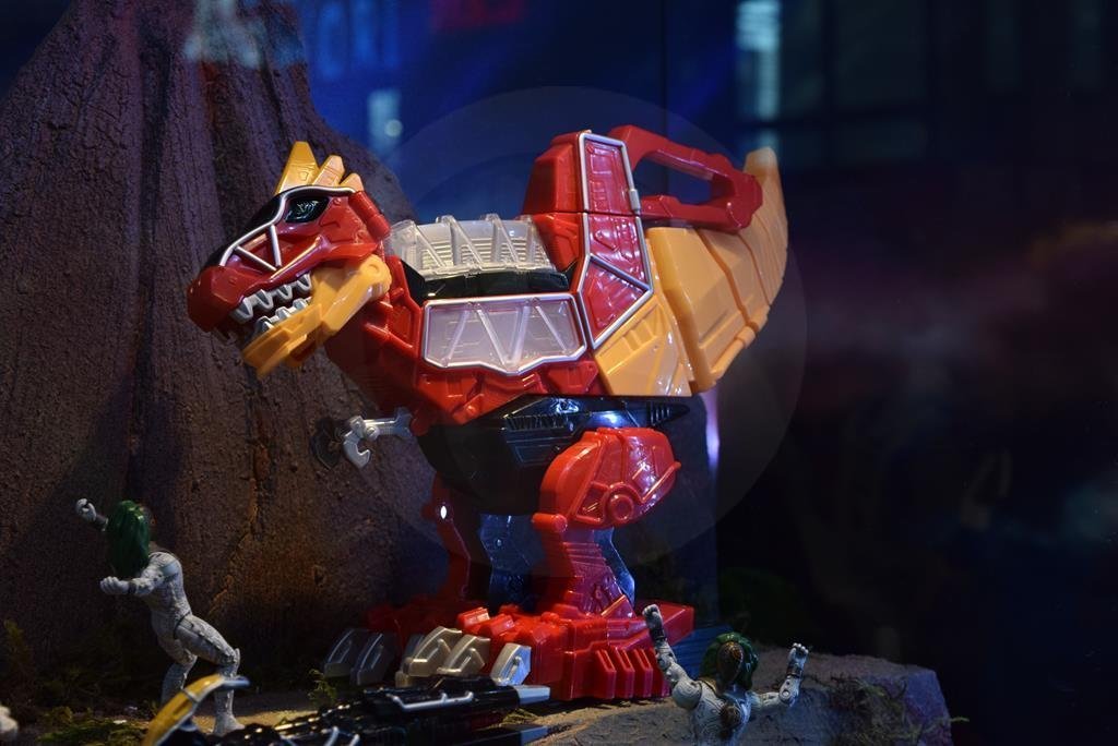 nycc2015-Power_Rangers_Dino_Charge5