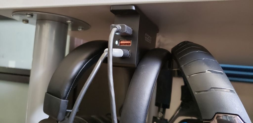 Cozoo underdesk headset mount and usb charger -02