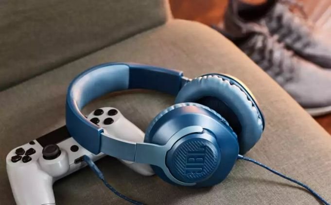 JBL Quantum 100 vs. 200 Gaming Headsets - Which Should You Buy? 